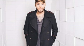 James Arthur spotka się z fanami w Złotych Tarasach! LIFESTYLE, Muzyka - Brytyjski piosenkarz James Arthur, znany szerszej publiczności z takich hitów jak „Say You Won’t Let Go” czy „Impossible”, ponownie spotka się ze swoimi polskimi fanami. Okazją ku temu jest premiera nowej płyty artysty pt. „Back from the Edge”.