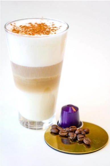 DIABEŁ PIJA LATTE W STREFIE NESPRESSO 44.FPFF W GDYNI